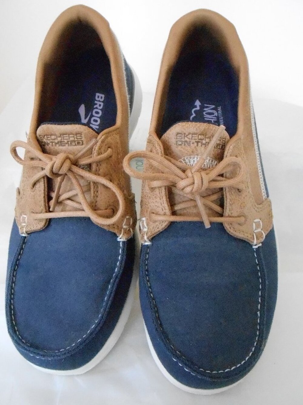 Skechers On-The-Go Embark Women’s 8 Navy & Tan Boat Shoes Flex Comfort Walking